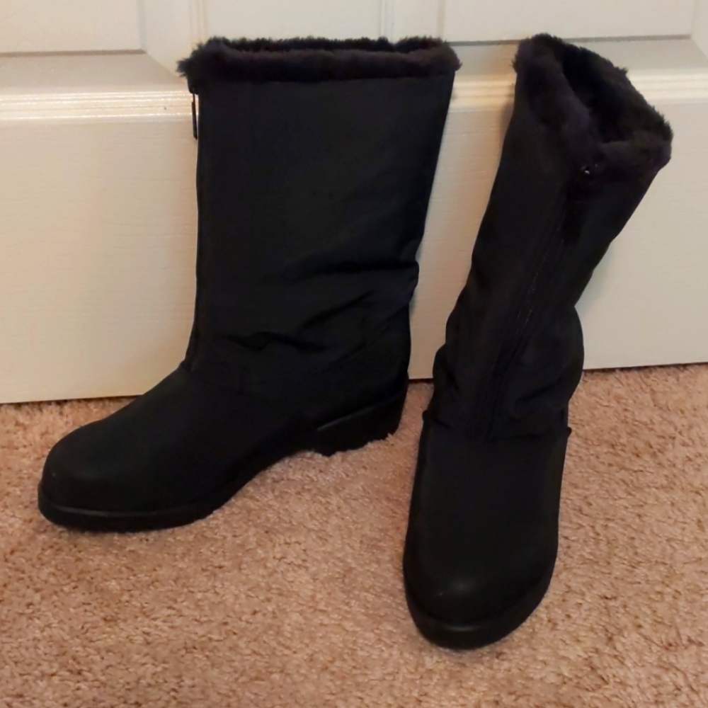 Totes faux fur lined snowboots